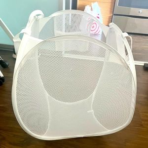 Foldable laundry hamper